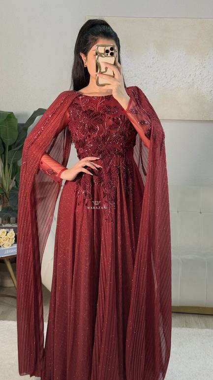 فستان سهرة باكمام طويله و بتطريز 