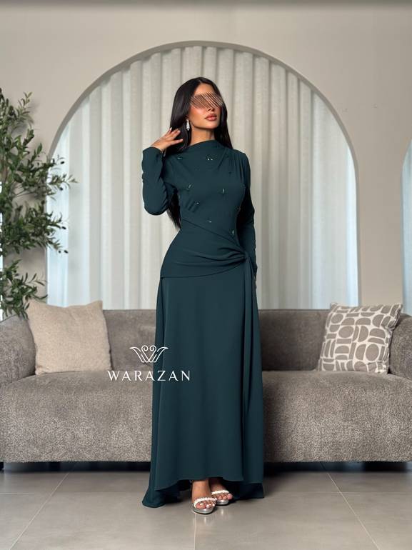 فستان ناعم بتصميم انسيابي أنيق