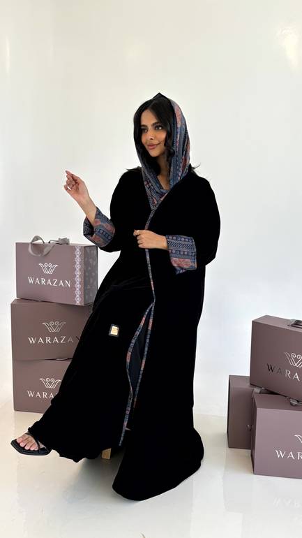 عباية مخمل واكمام كشميري