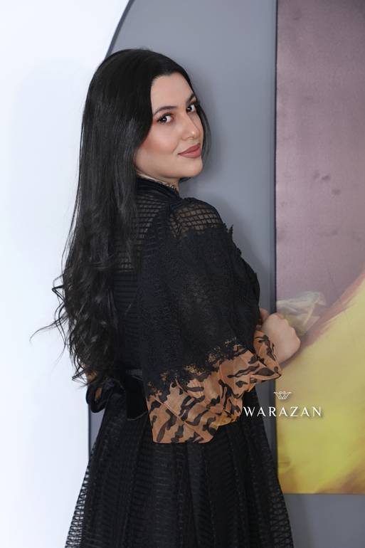فستان مشجر قصير ميد اسود مع برنت نمري 