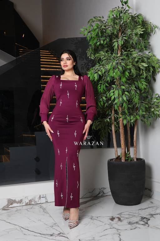 فستان سهرة ناعم مع اكمام بيليسيه 