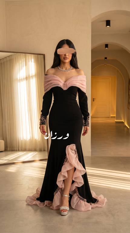 فستان سهرة أسود أوف شولدر بتفاصيل وردية فاخرة