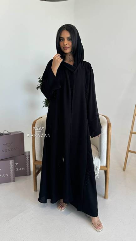 عباية انيقة بتدخيلة ازارير 