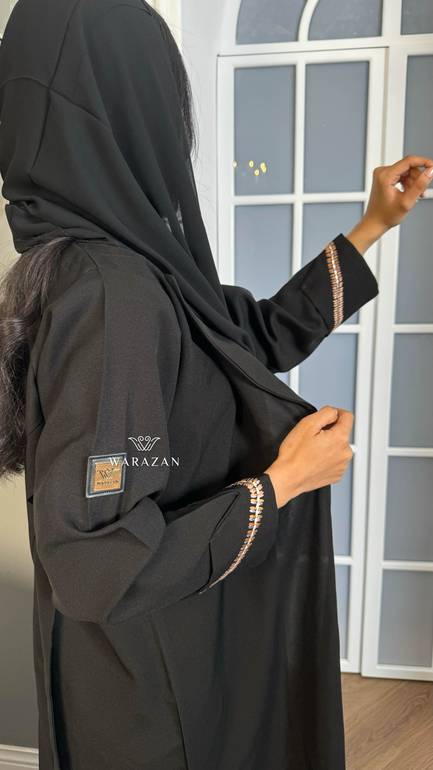 عباية راقية مطرزة من الخلف