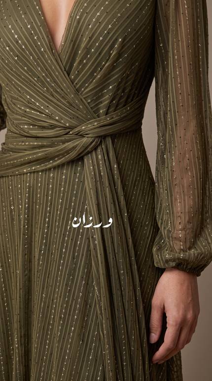 فستان ناعم أنيق لامع بأكمام شفافة