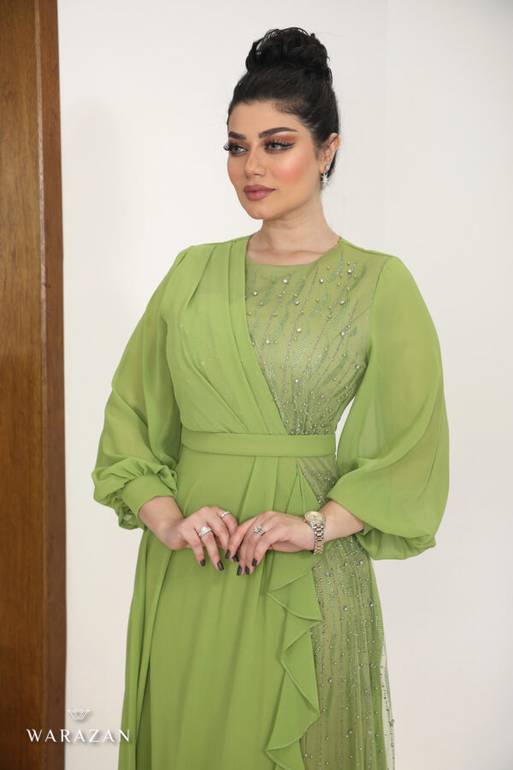 فستان سهرة طويل ناعم بتطريز