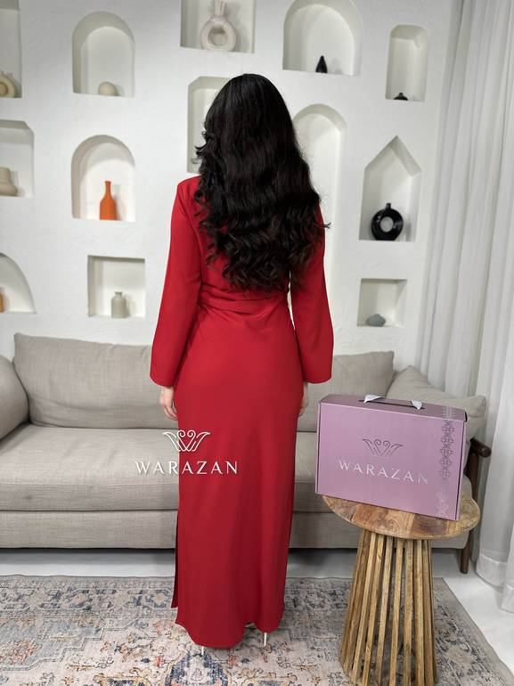 فستان سهرة ناعم بمسكه من الخصر