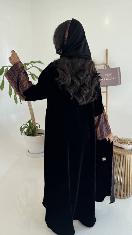 عباية مخمل شتوية بأكمام كشميري