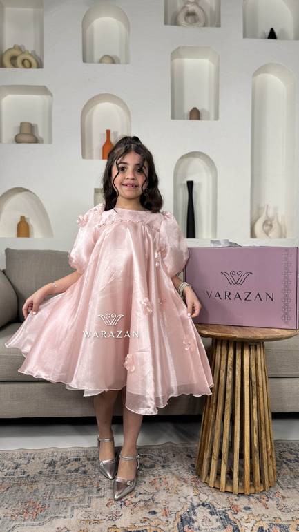 فستان انيق بقصة من الاكمام 
