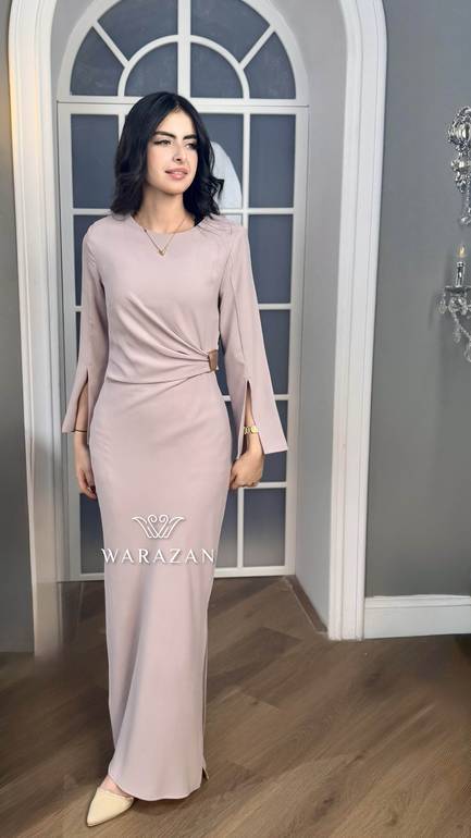 فستان سهرة ناعم بمسكه من الخصر