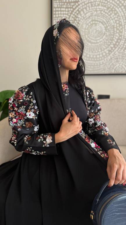 عباية ب أكمام مشجرة بألوان العيد 
