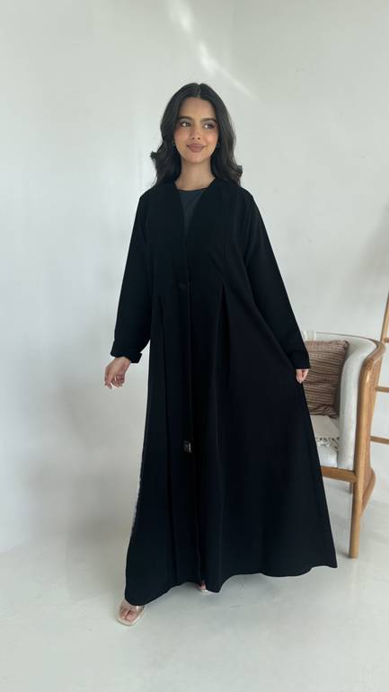 عباية سادة انيقه بلون اسود داكن 