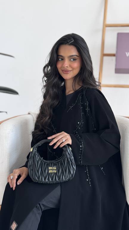 عباية بتطريز ناعم وانيق سراميك