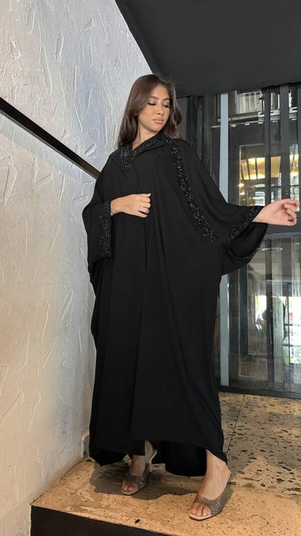 عباية قطري فخمة بتطريز أسود