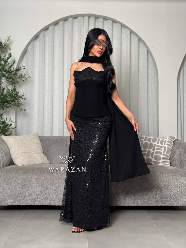 فستان سهرة أسود فاخر بترتر لامع مع وشاح أنيق