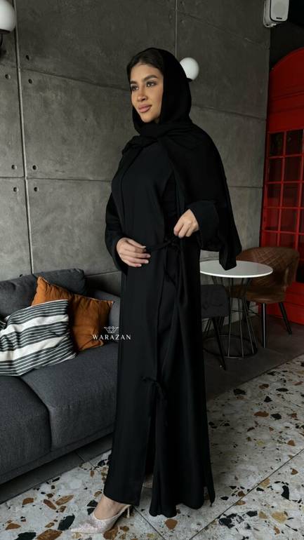عباية رسمية ساترة للعيد والدوام بفتحة جانبية وجيوب