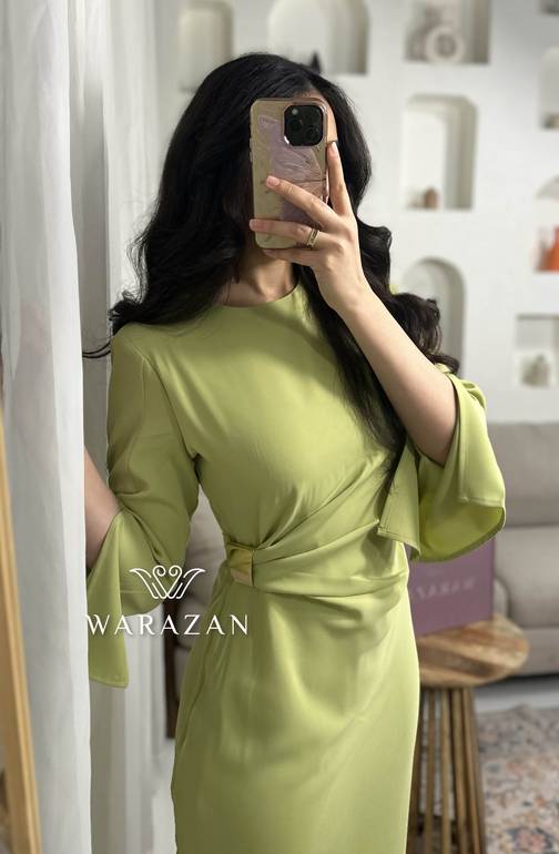 فستان سهرة ناعم بمسكه من الخصر