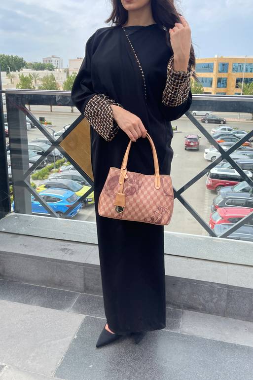 عباية نص بشت بتدخيلة صوف من الاكمام