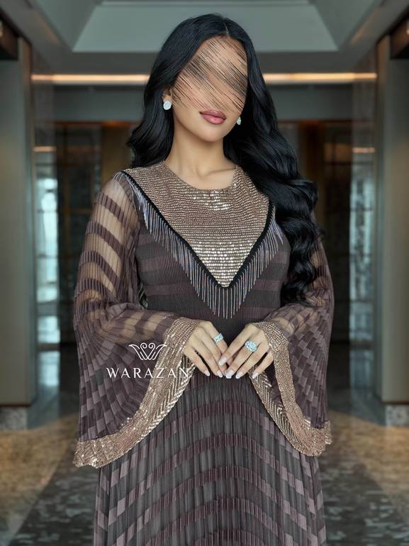 فستان بتصميم خاص و بقصة واسعه 
