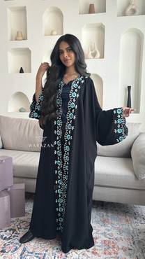 عباية بتطريز ورود 