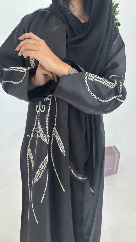 عباية انيقة بتطريز 