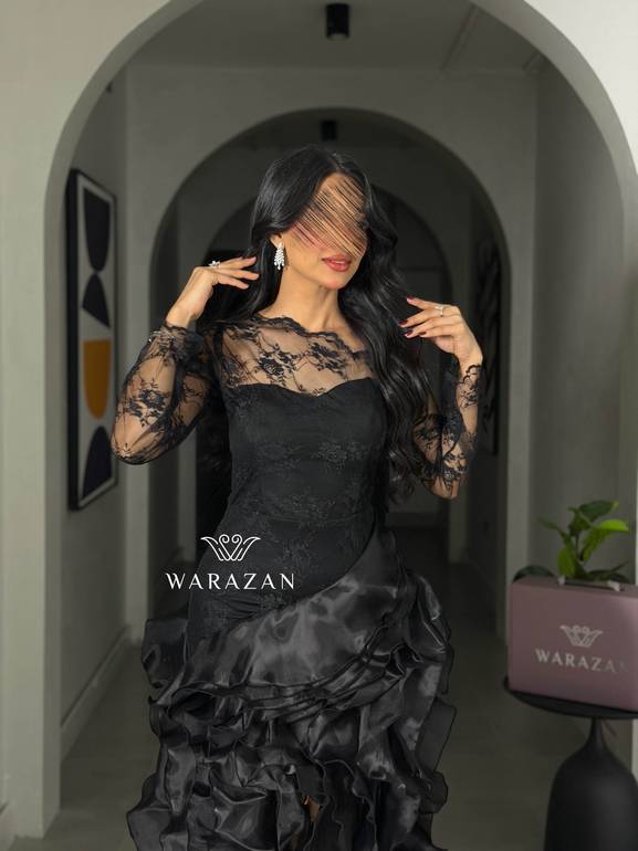 فستان سهرة أسود فاخر بأكمام دانتيل وتنورة كشكش