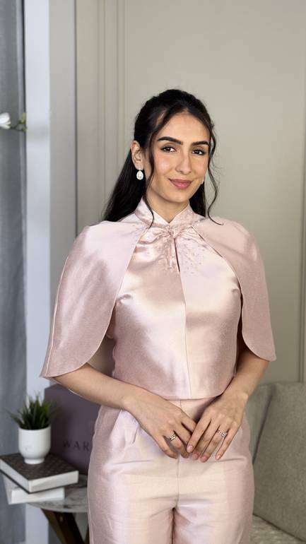 طقم انيق بتصميم من الاكتاف 