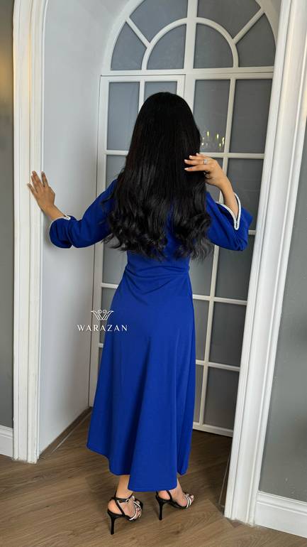 فستان سهرة ناعم ميدي مع سترس فضي 