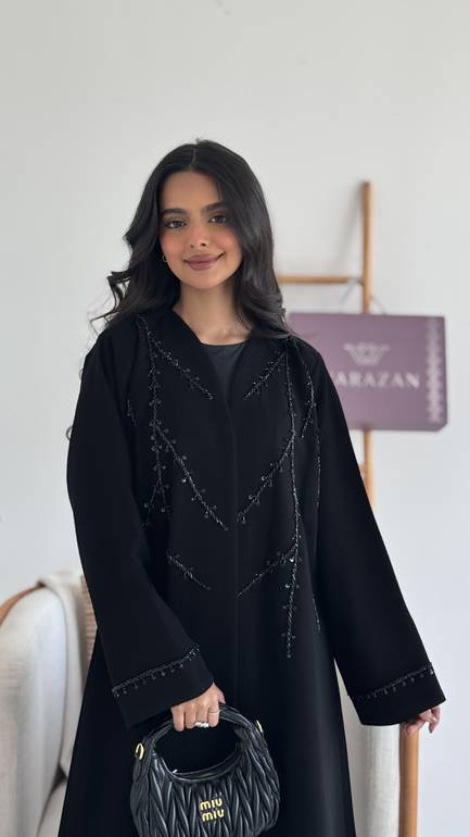 عباية بتطريز ناعم وانيق سراميك