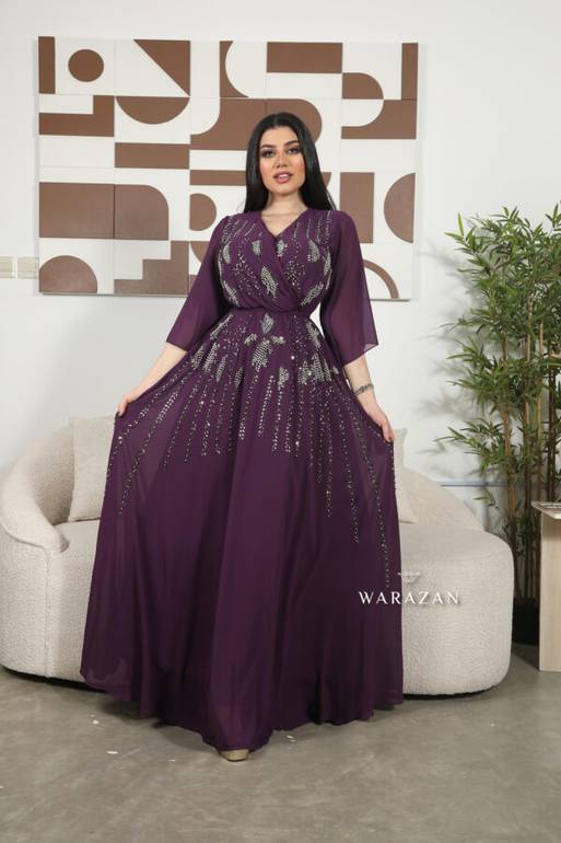 فستان سهرة طويل ناعم ساتر راقي بتطريز بألوان متعددة