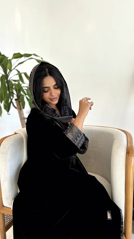 عباية مخمل واكمام كشميري