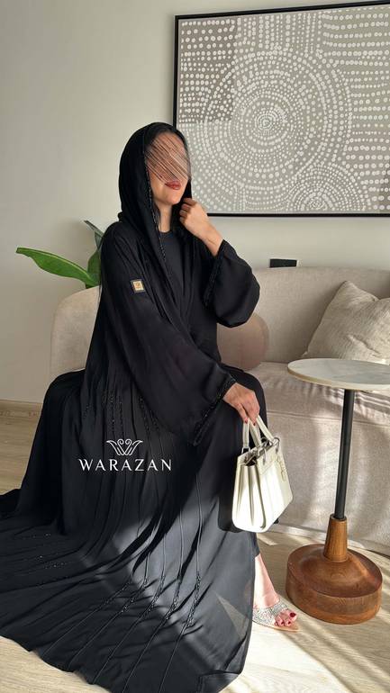عباية سوداء راقية وعملية 