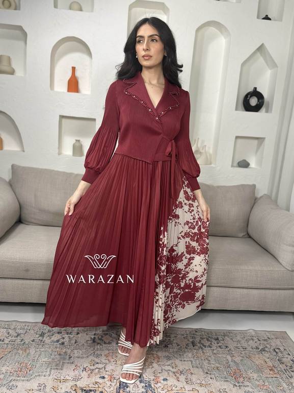 فستان مشجر بكسرات و ورده من الخصر 