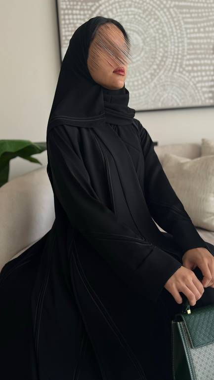 عباية رسمية بقصة عند الاكمام 