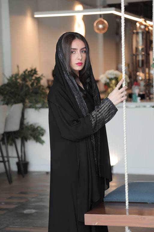 عباية بـ أكمام لمعة