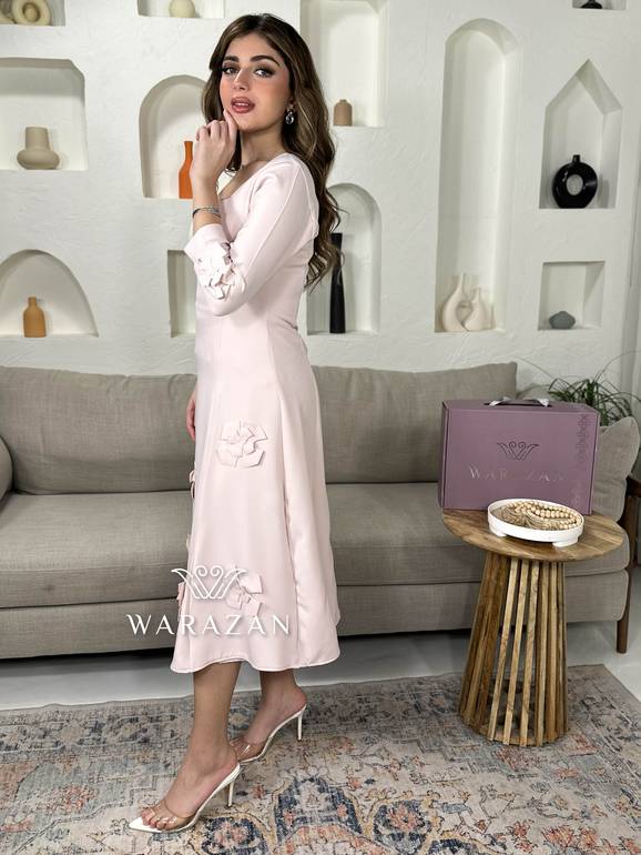 فستان ناعم بتدخيلة ورود 