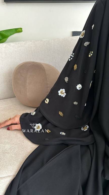 عباية سوداء بدبل كم فرنسي مطرزة