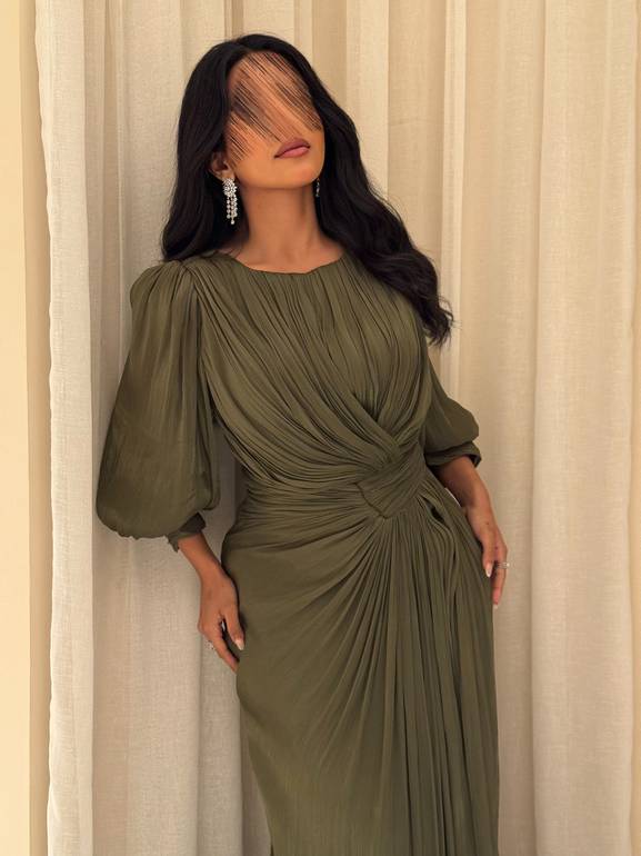 فستان سهرة ناعم بأكمام طويلة