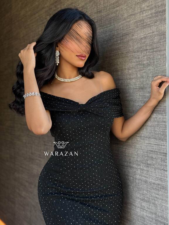 فساتين سهرة أنيقة بقصة من الصدر وتطريز كريستال