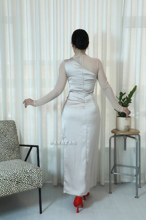 فستان سهرة بتصميم شفاف من الكم 
