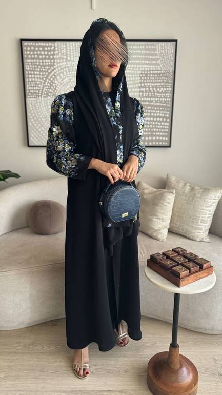 عباية بقماش نواعم وكم بف مشجر