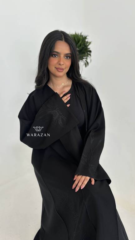 عباية رسمية بتطريز اسود 