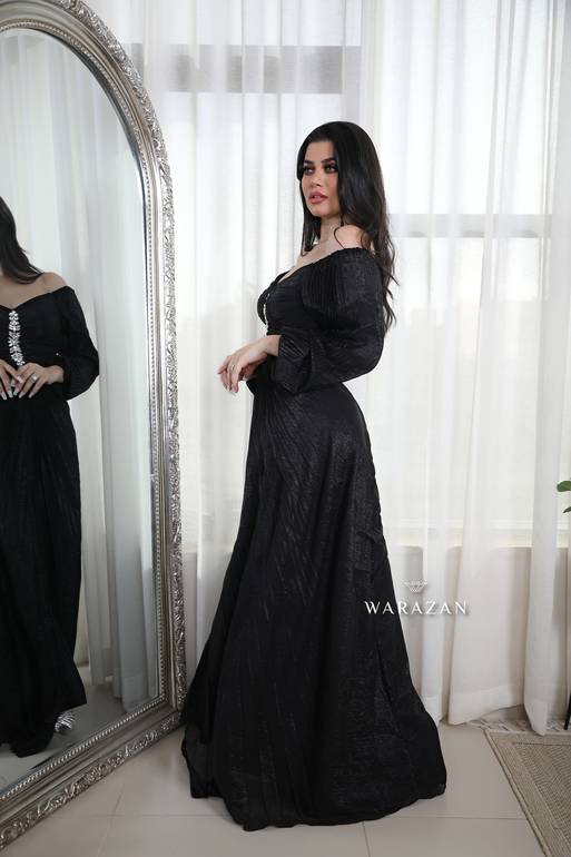فستان سهرة بكسرات وخرز من الأمام