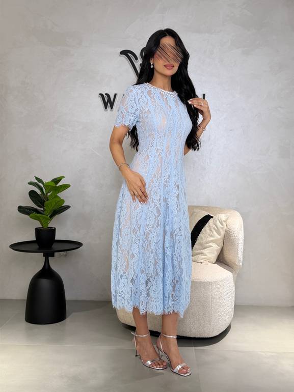 فستان مبطن دانتيل بكرستال من الرقبه 