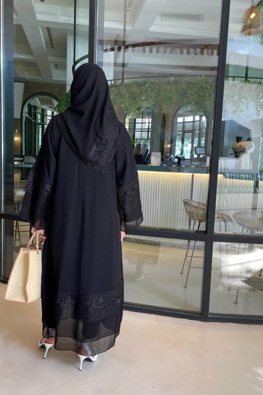 عباية كريب ملكي ب دانتيل من الاطراف