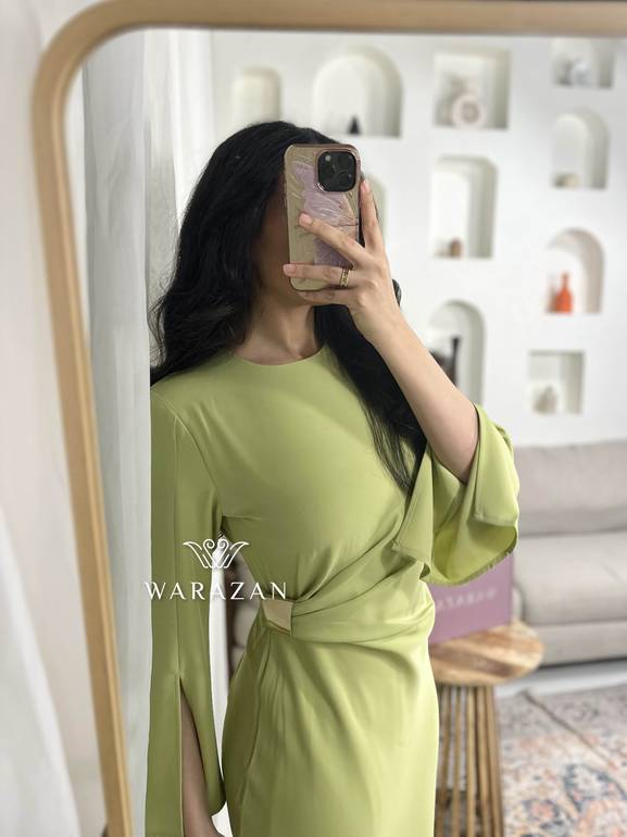 فستان سهرة ناعم بمسكه من الخصر