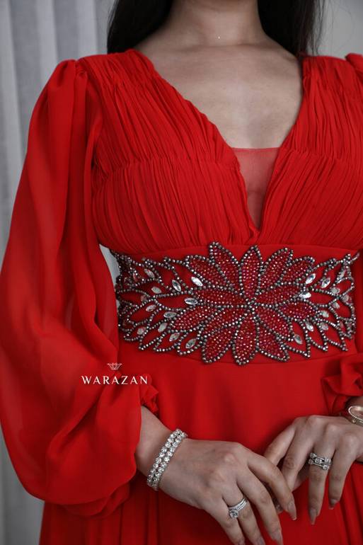 فستان شيفون ملكي مطرز بأكمام طويلة