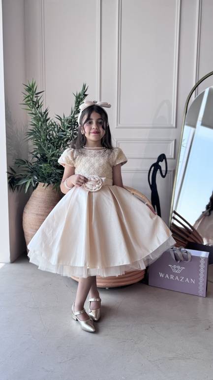 فستان بناتي سهرة بتصميم انيق وردة من الصدر