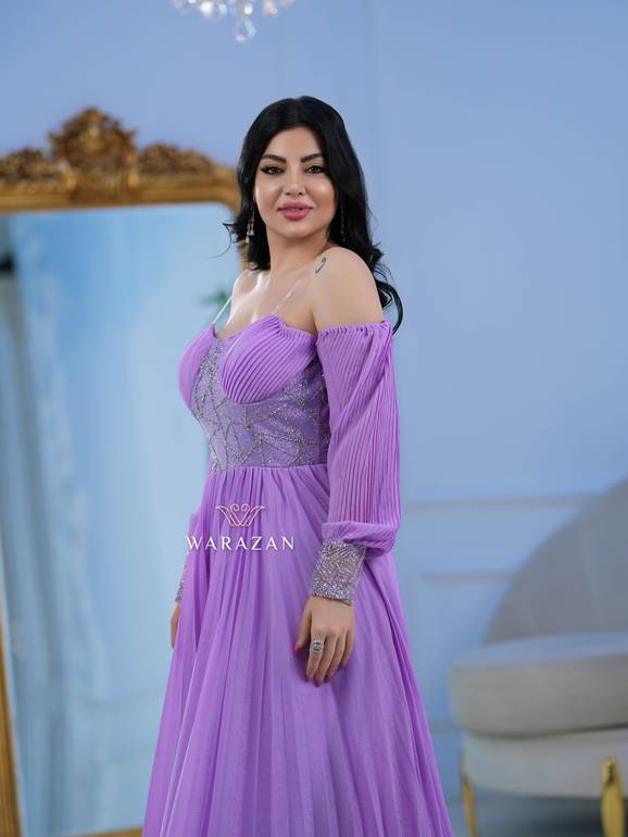 فستان بيليسيه بتطريز من الصدر