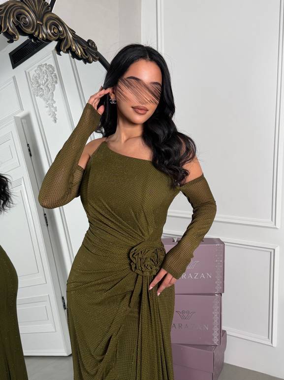 فستان ماسك بلمعة و وردة من الخصر